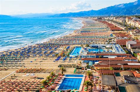 forte dei marmi beaches.